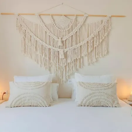 Апартаменты Casa Cielo Azul - Only 10 Mins Walk To Everything! *